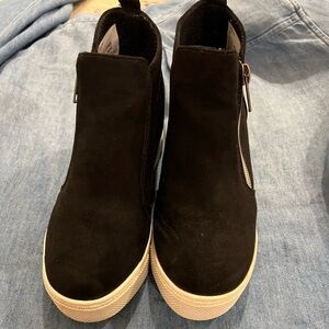 Girls black shade Steve Madden zip up booties size 1